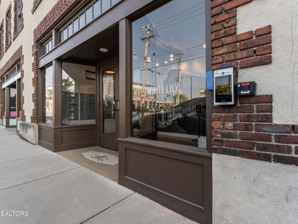 222 N Central St, Knoxville, TN 37917