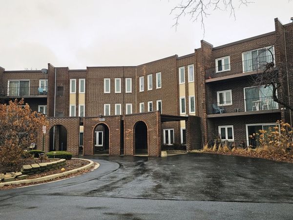 1550 Sandpebble Drive, Unit 210, Wheeling, IL 60090