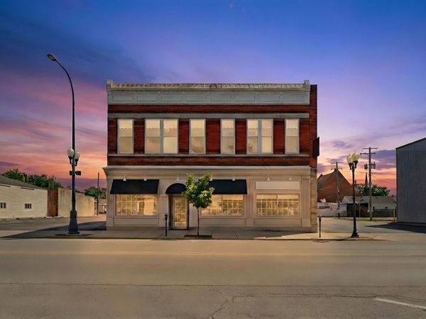 134 W State Street, Sycamore, IL 60178