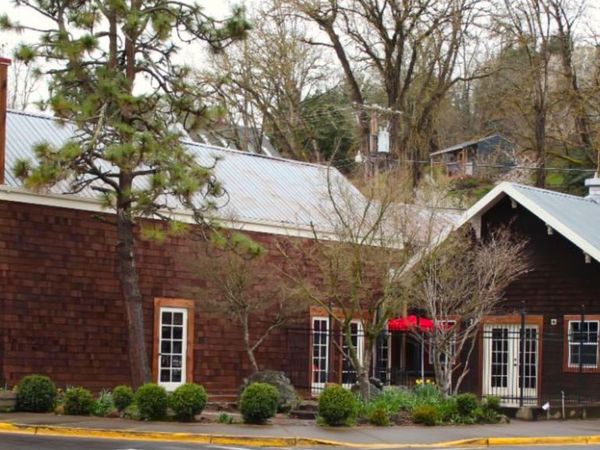 431 N Main St, Brownsville, OR 97327