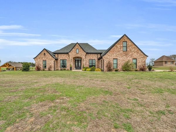 1004 Prairie Waters Dr, Columbus, MS 39701