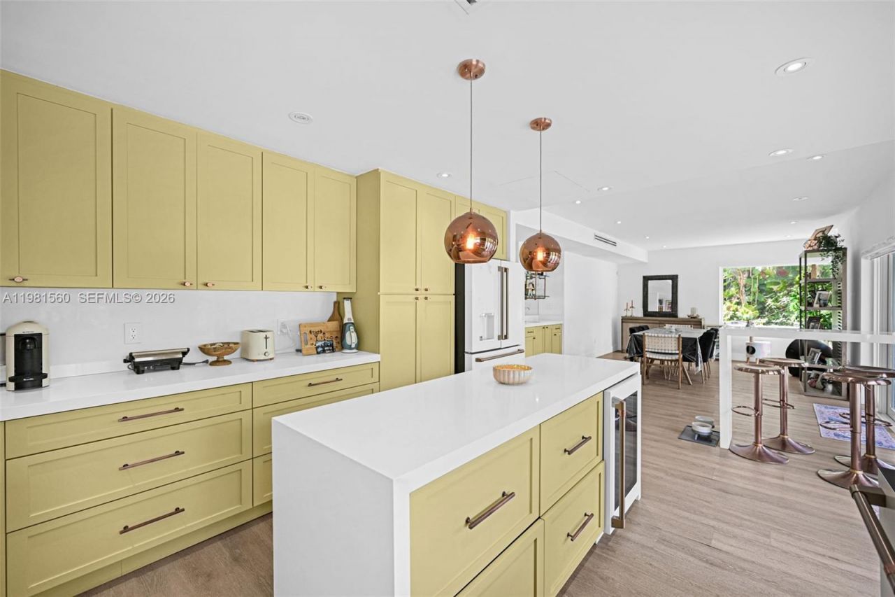 9300 E Calusa Club Dr , Miami, FL 33186 Photo