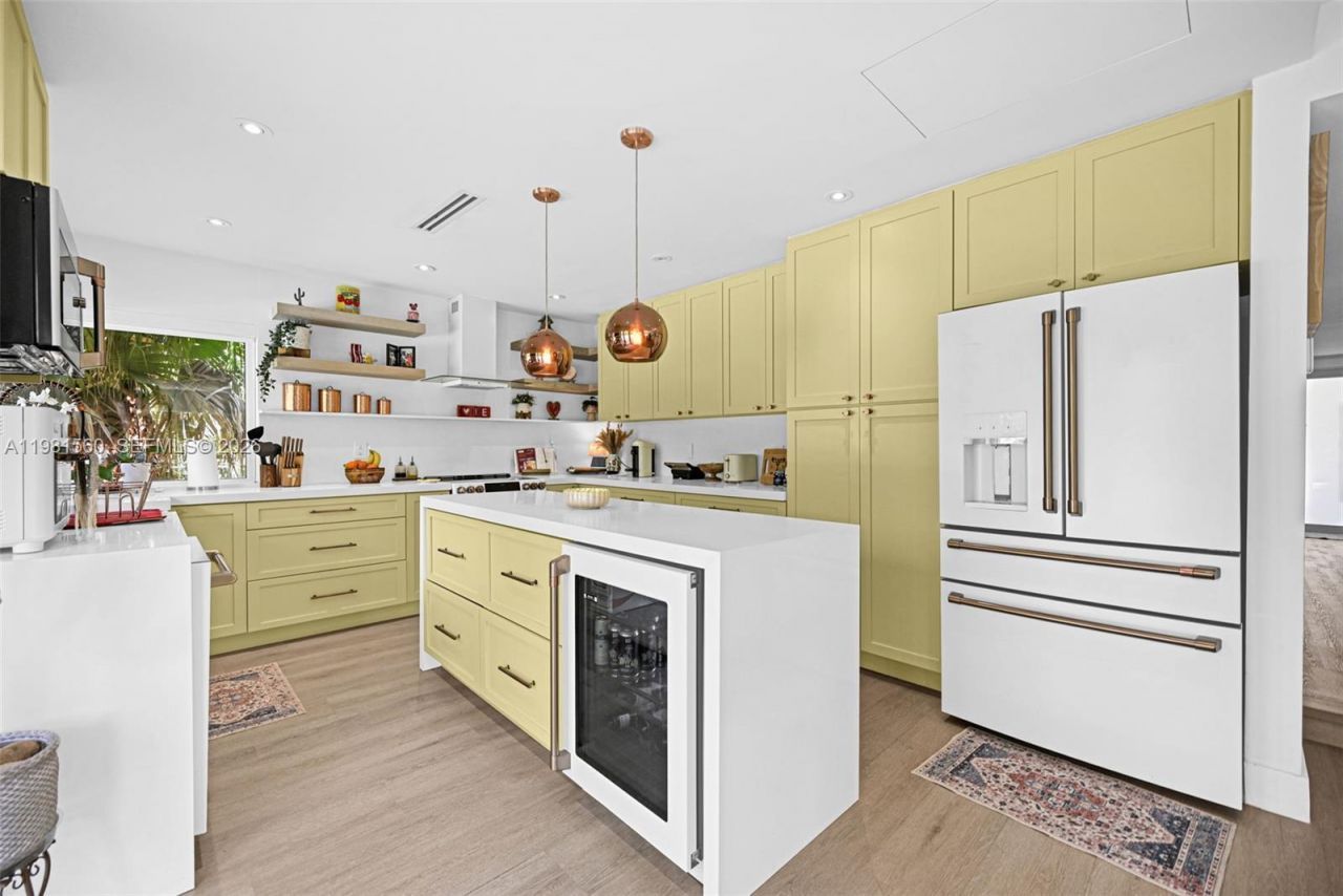 9300 E Calusa Club Dr , Miami, FL 33186 Photo