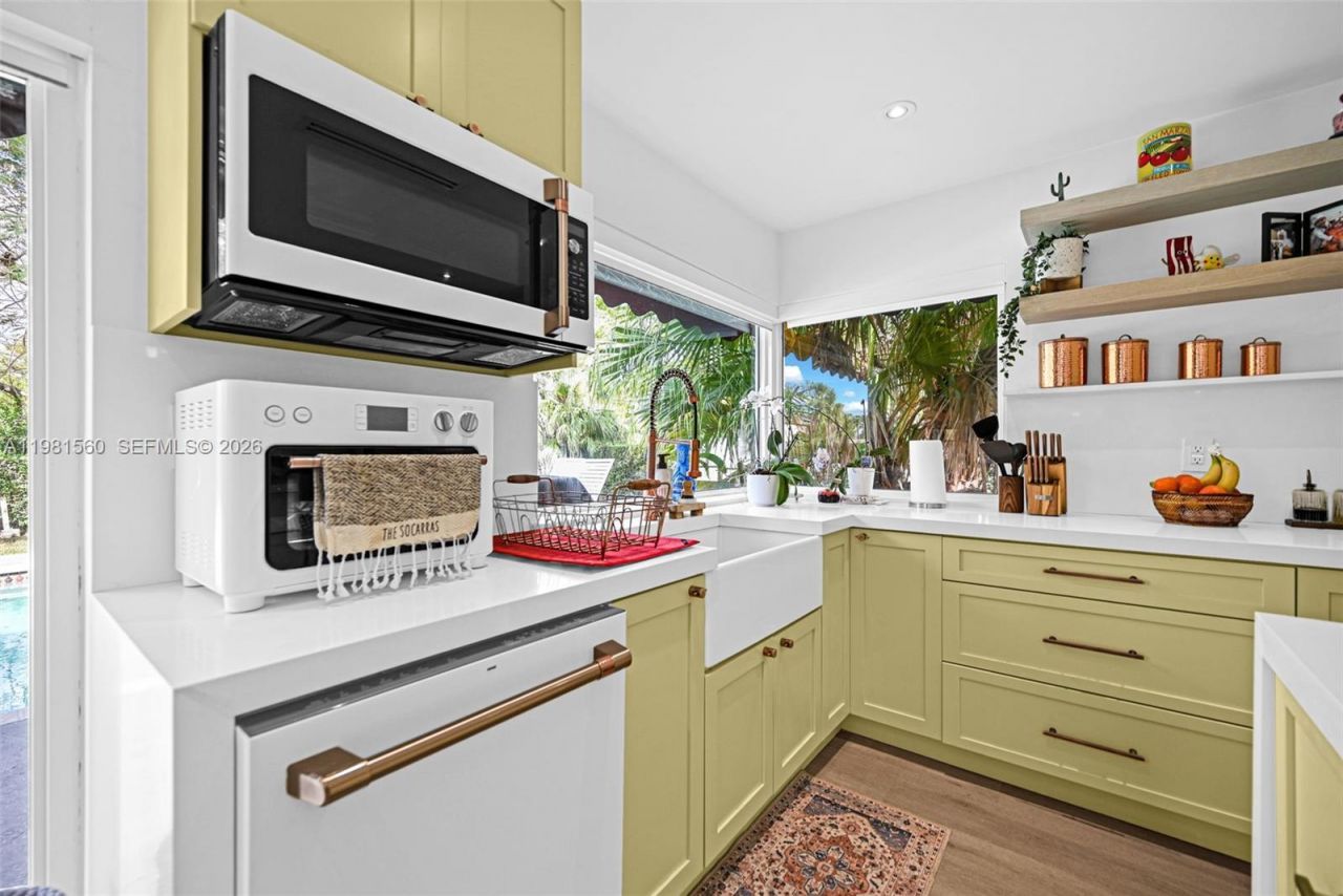 9300 E Calusa Club Dr , Miami, FL 33186 Photo