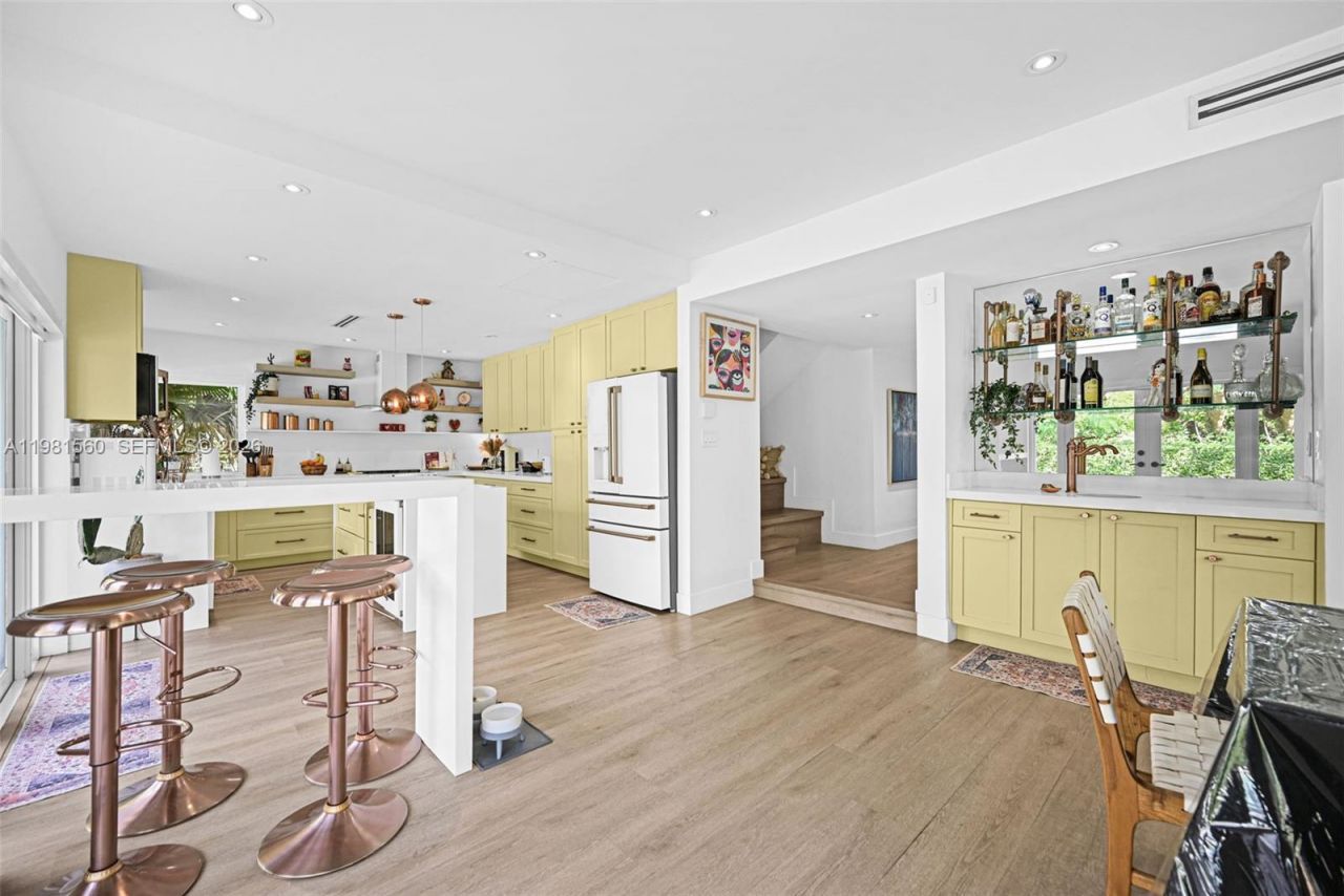 9300 E Calusa Club Dr , Miami, FL 33186 Photo