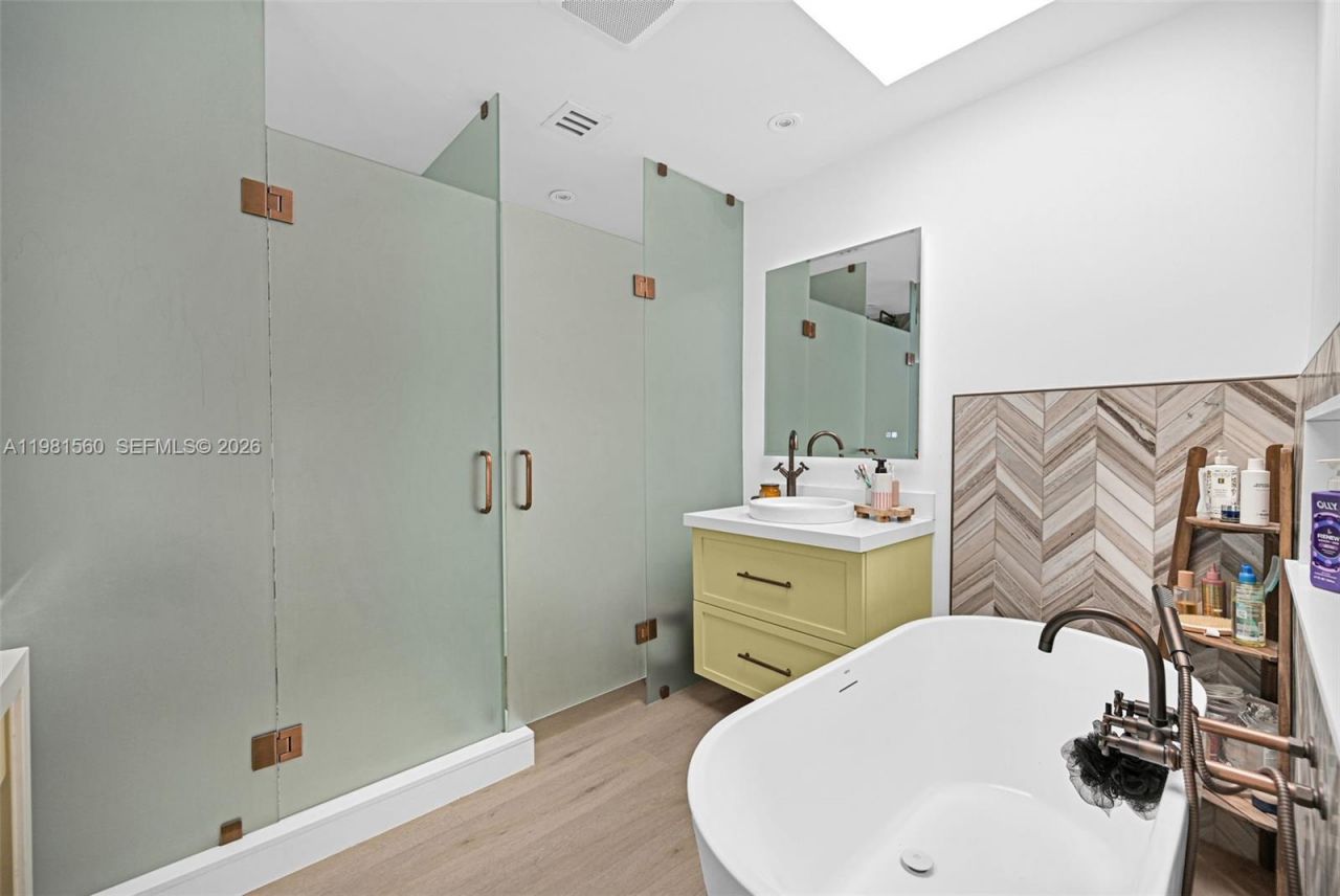 9300 E Calusa Club Dr , Miami, FL 33186 Photo