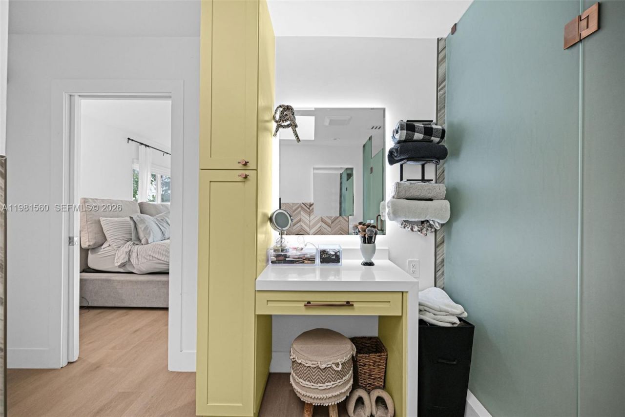 9300 E Calusa Club Dr , Miami, FL 33186 Photo