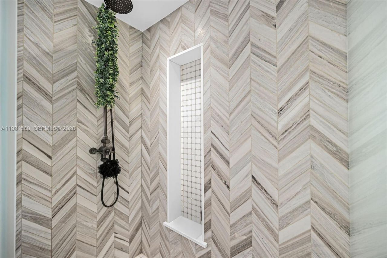 9300 E Calusa Club Dr , Miami, FL 33186 Photo