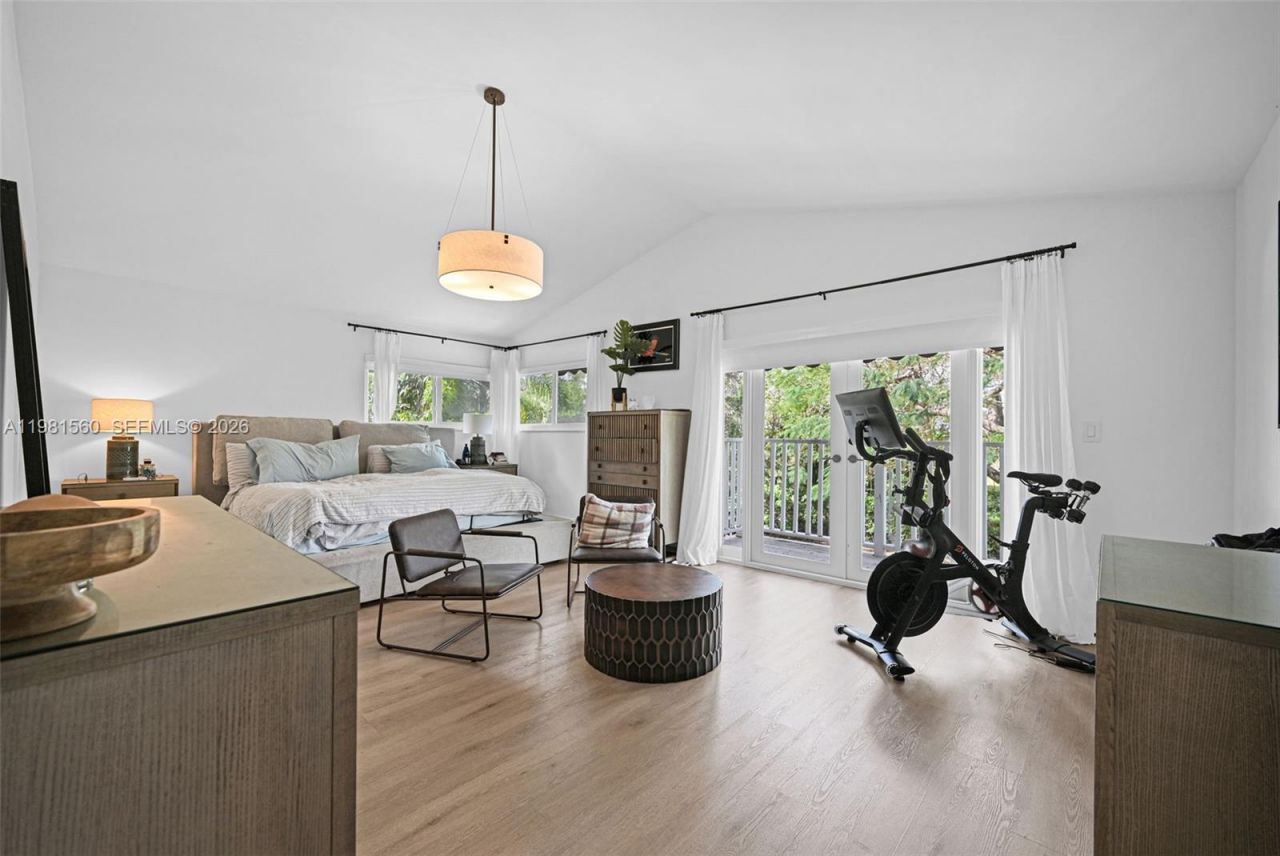 9300 E Calusa Club Dr , Miami, FL 33186 Photo