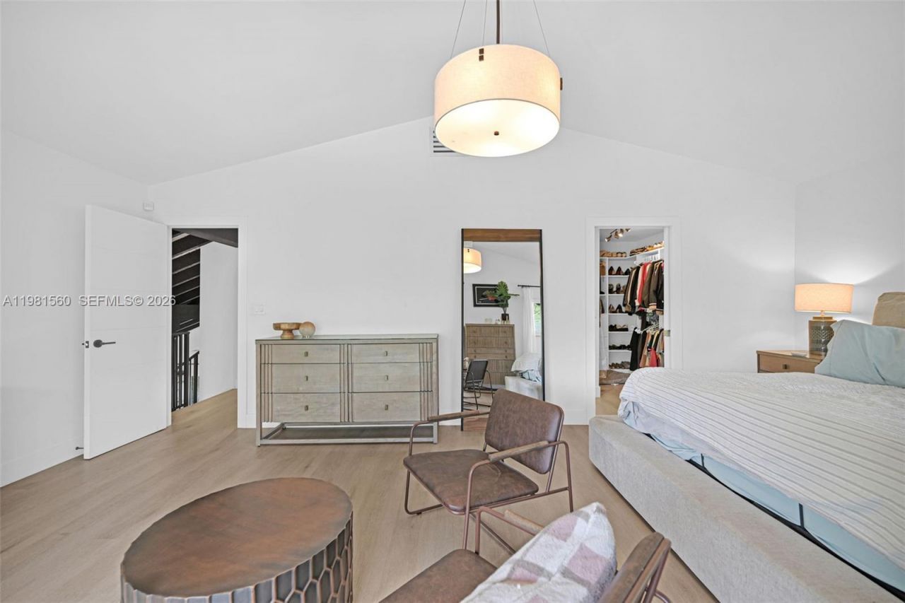 9300 E Calusa Club Dr , Miami, FL 33186 Photo