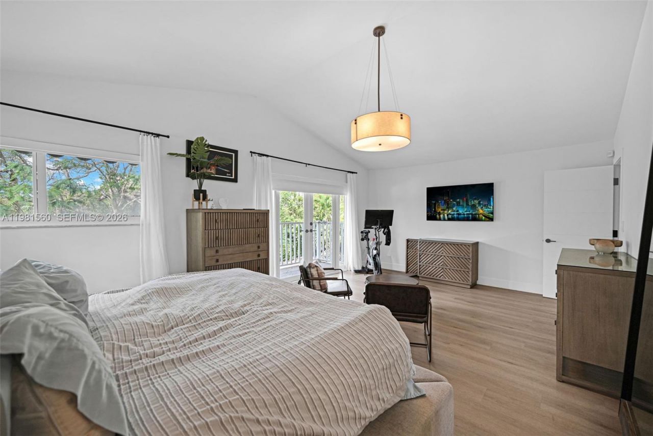 9300 E Calusa Club Dr , Miami, FL 33186 Photo