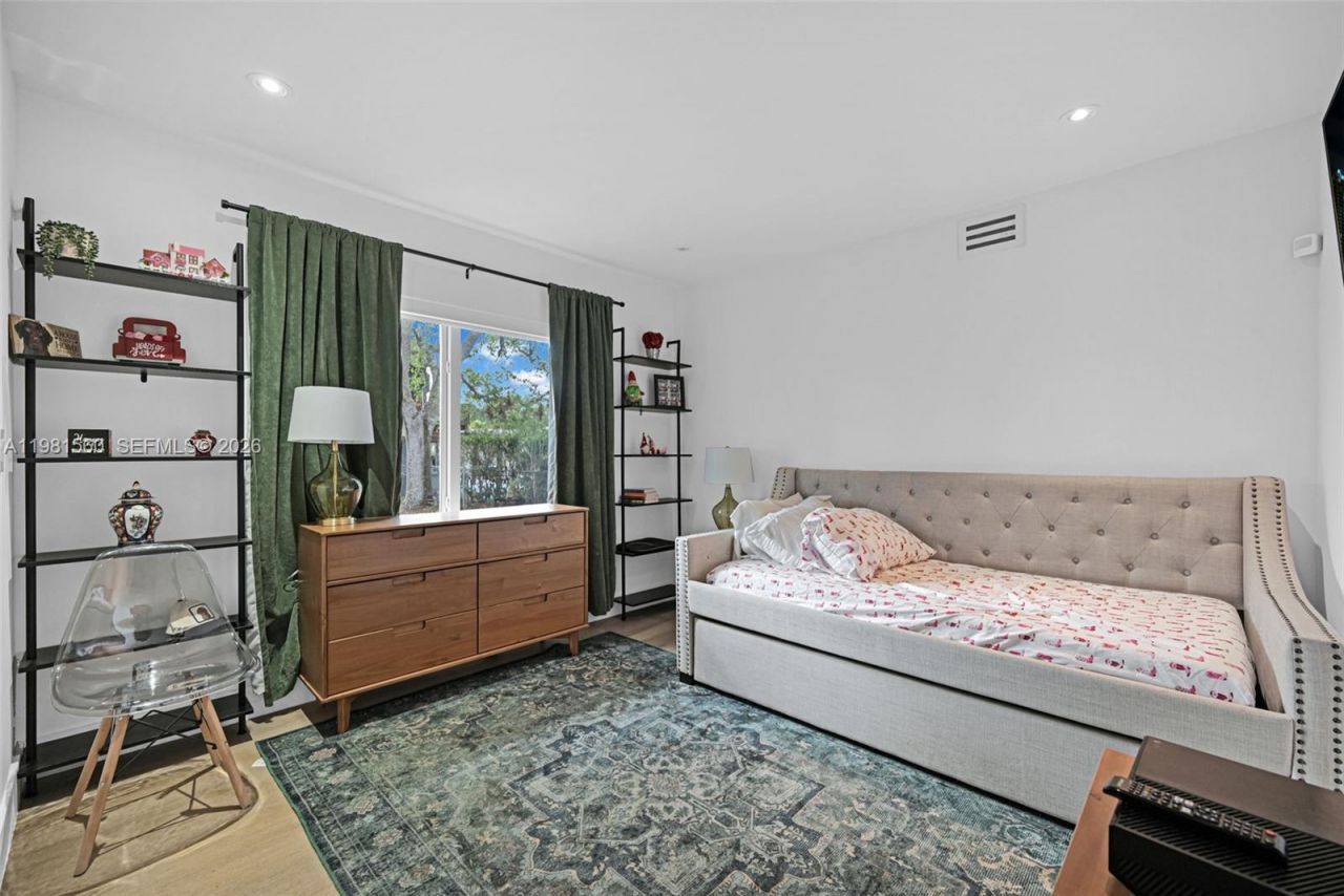 9300 E Calusa Club Dr , Miami, FL 33186 Photo