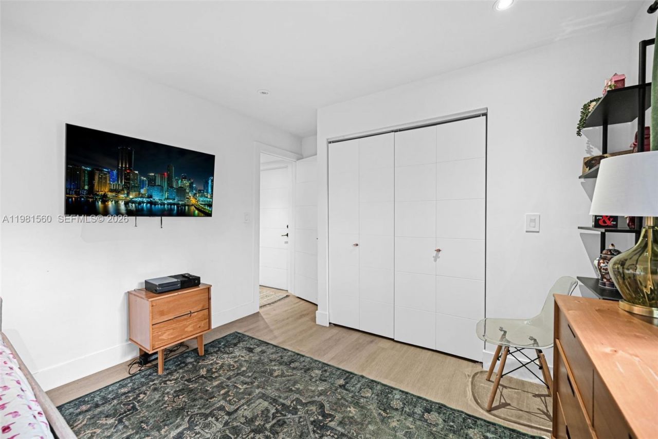 9300 E Calusa Club Dr , Miami, FL 33186 Photo