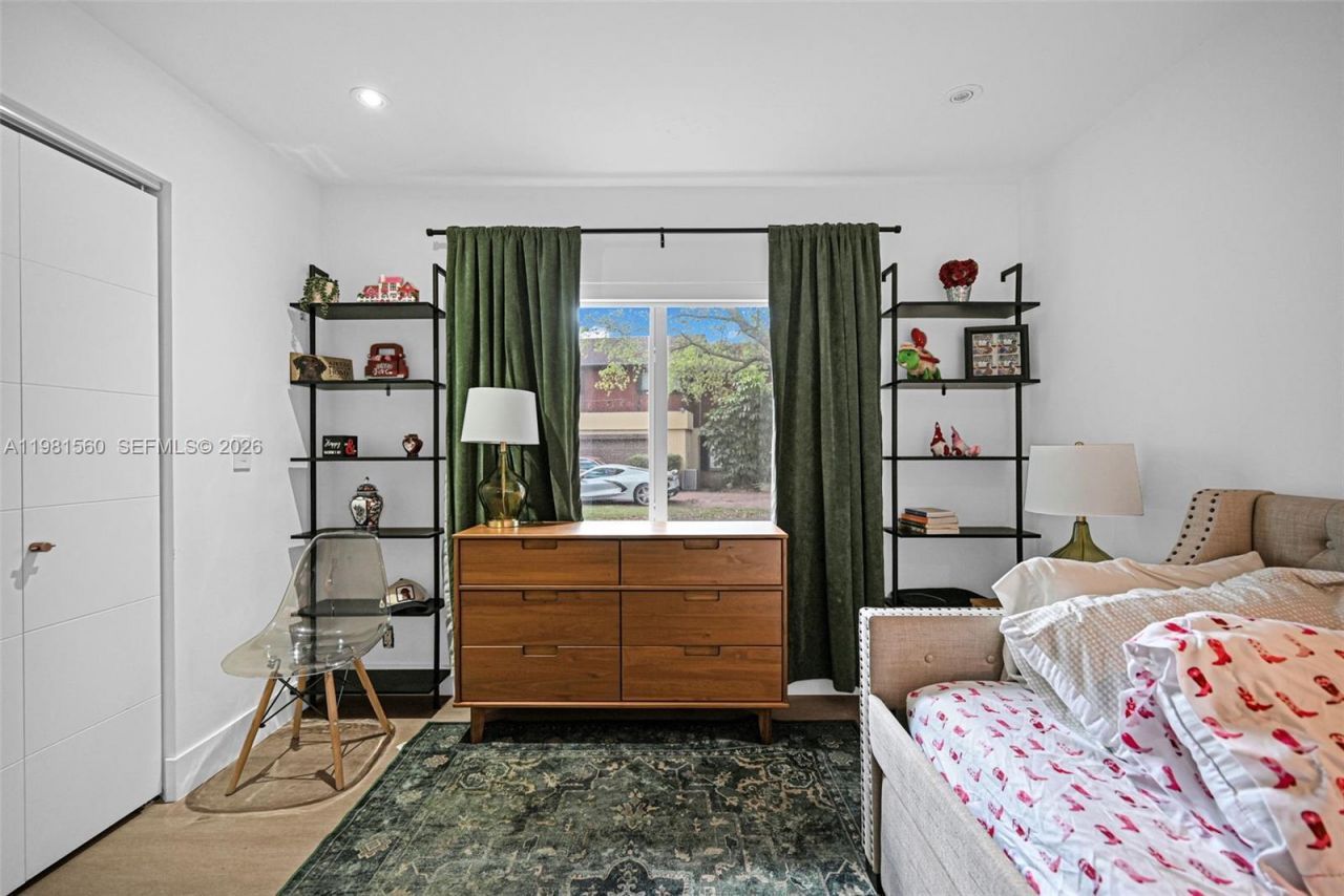 9300 E Calusa Club Dr , Miami, FL 33186 Photo