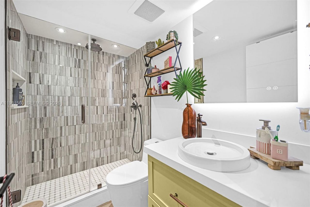 9300 E Calusa Club Dr , Miami, FL 33186 Photo