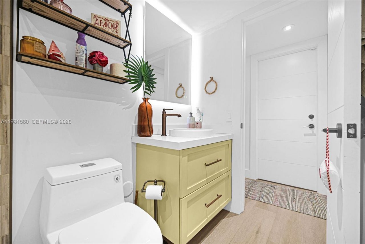 9300 E Calusa Club Dr , Miami, FL 33186 Photo