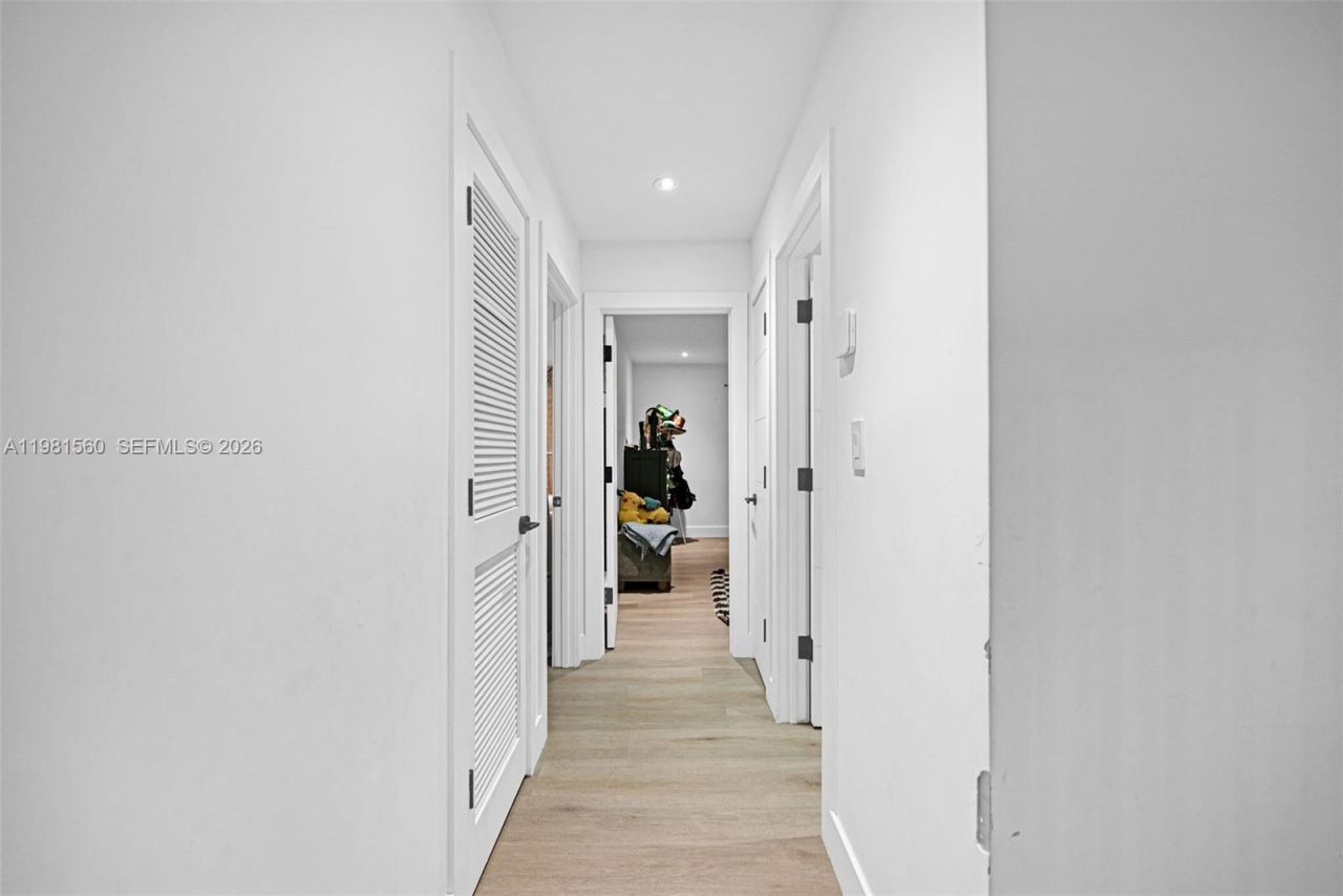 9300 E Calusa Club Dr , Miami, FL 33186 Photo