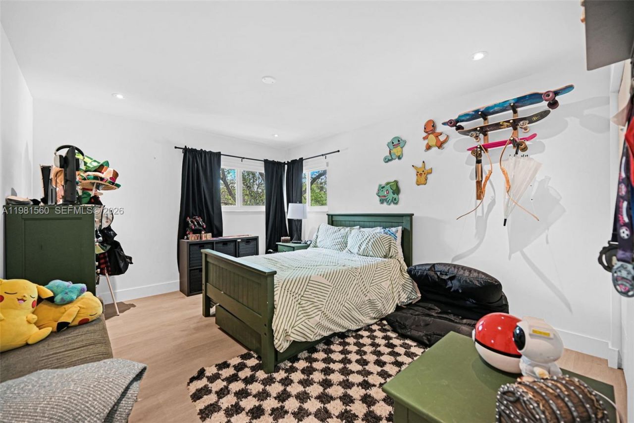 9300 E Calusa Club Dr , Miami, FL 33186 Photo