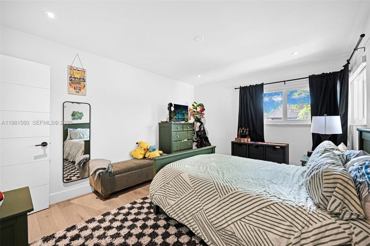 9300 E Calusa Club Dr , Miami, FL 33186 Photo