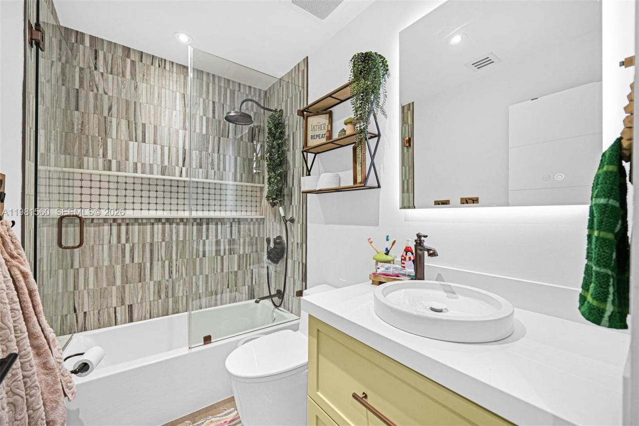 9300 E Calusa Club Dr , Miami, FL 33186 Photo