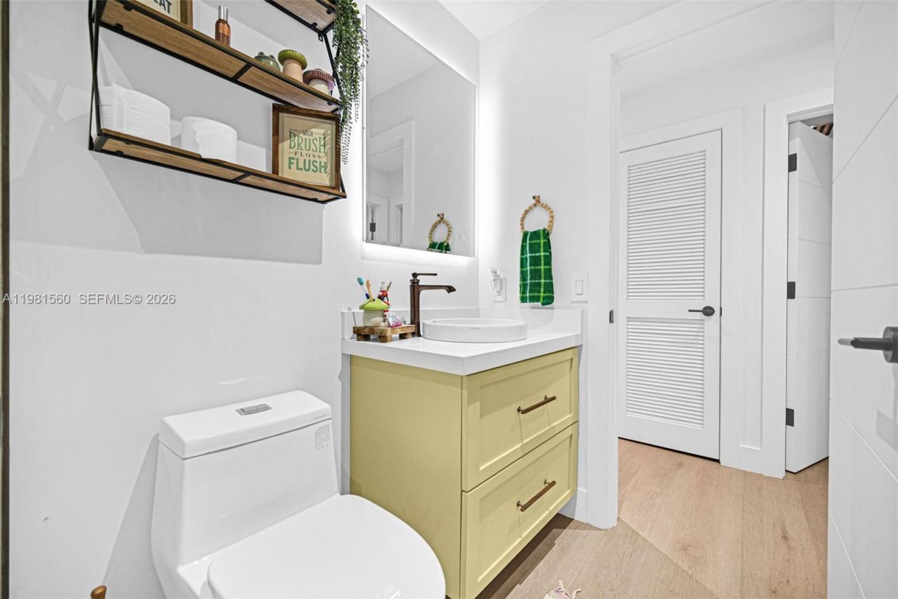 9300 E Calusa Club Dr , Miami, FL 33186 Photo