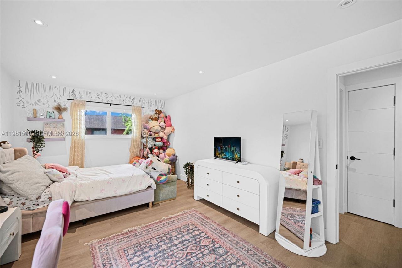 9300 E Calusa Club Dr , Miami, FL 33186 Photo