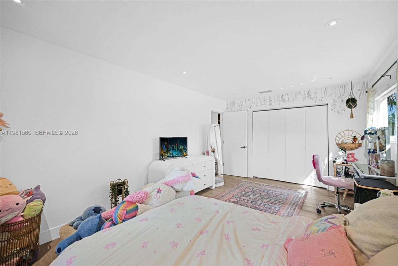 9300 E Calusa Club Dr , Miami, FL 33186 Photo