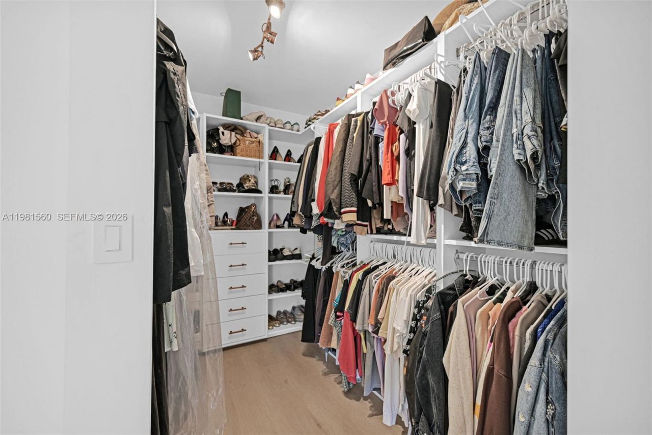 9300 E Calusa Club Dr , Miami, FL 33186 Photo