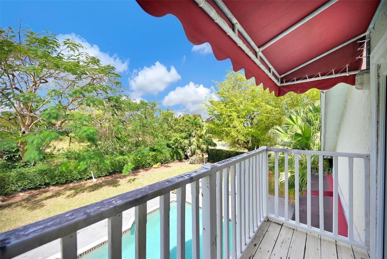 9300 E Calusa Club Dr , Miami, FL 33186 Photo