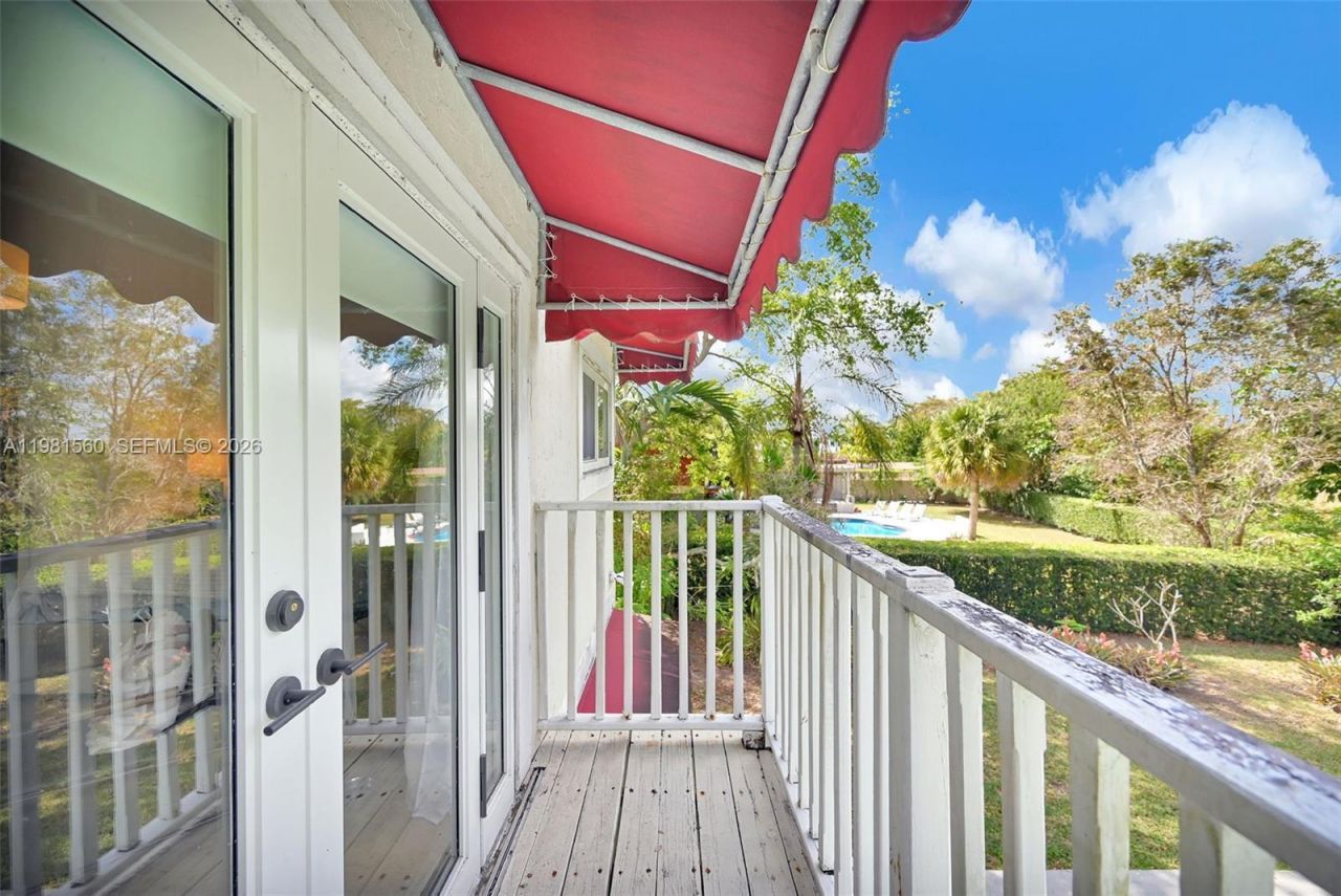 9300 E Calusa Club Dr , Miami, FL 33186 Photo