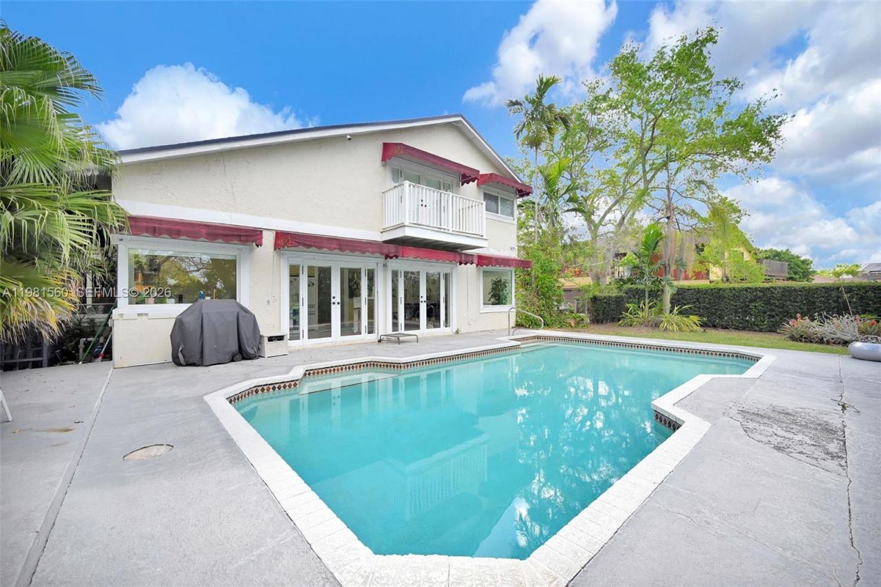 9300 E Calusa Club Dr , Miami, FL 33186 Photo