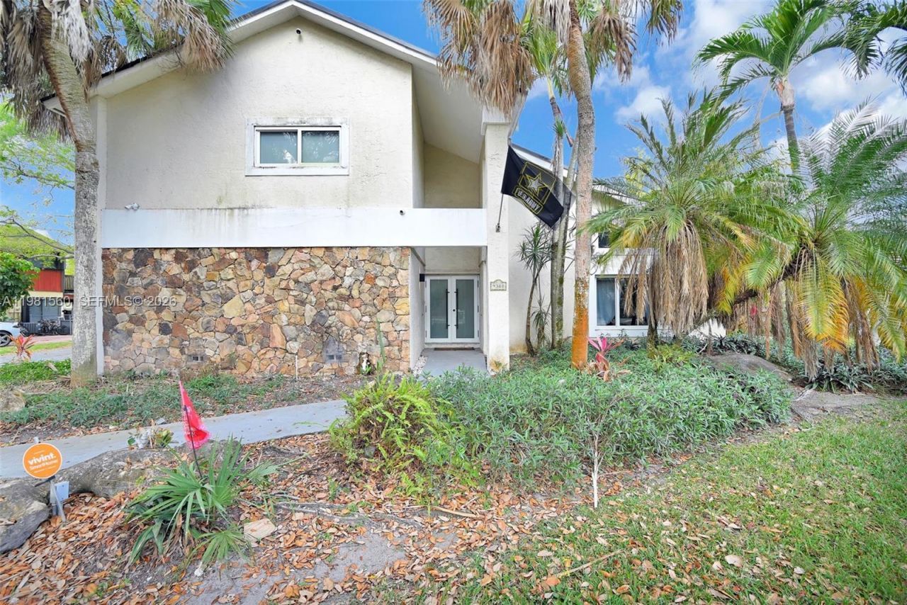 9300 E Calusa Club Dr , Miami, FL 33186 Photo