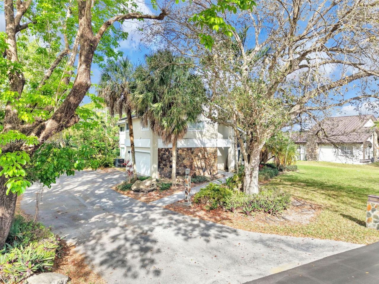 9300 E Calusa Club Dr , Miami, FL 33186 Photo