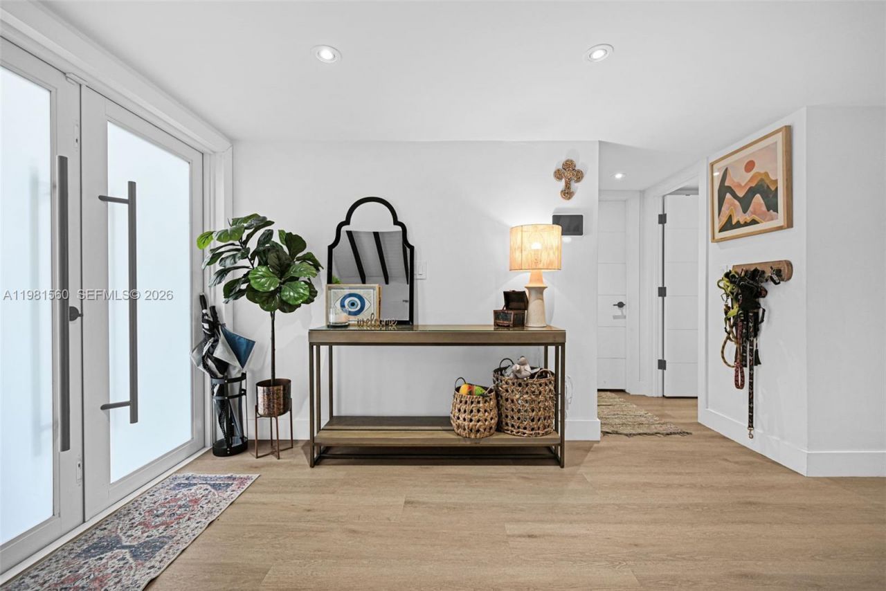 9300 E Calusa Club Dr , Miami, FL 33186 Photo