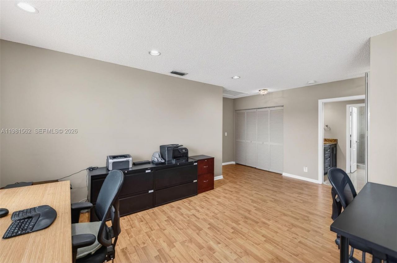 10376 SW 18th St , Davie, FL 33324 Photo