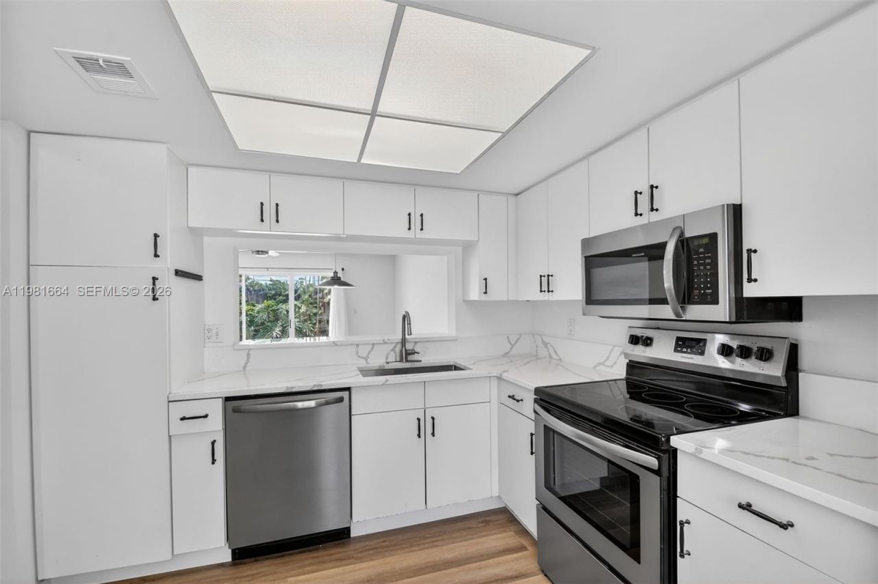 101 E Half Moon Cir, Unit B, Hypoluxo, FL 33462 Photo