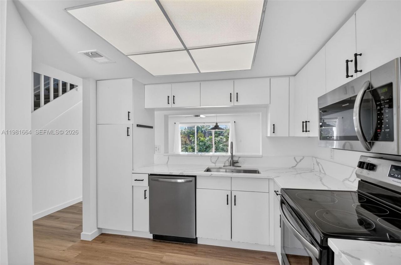 101 E Half Moon Cir, Unit B, Hypoluxo, FL 33462 Photo