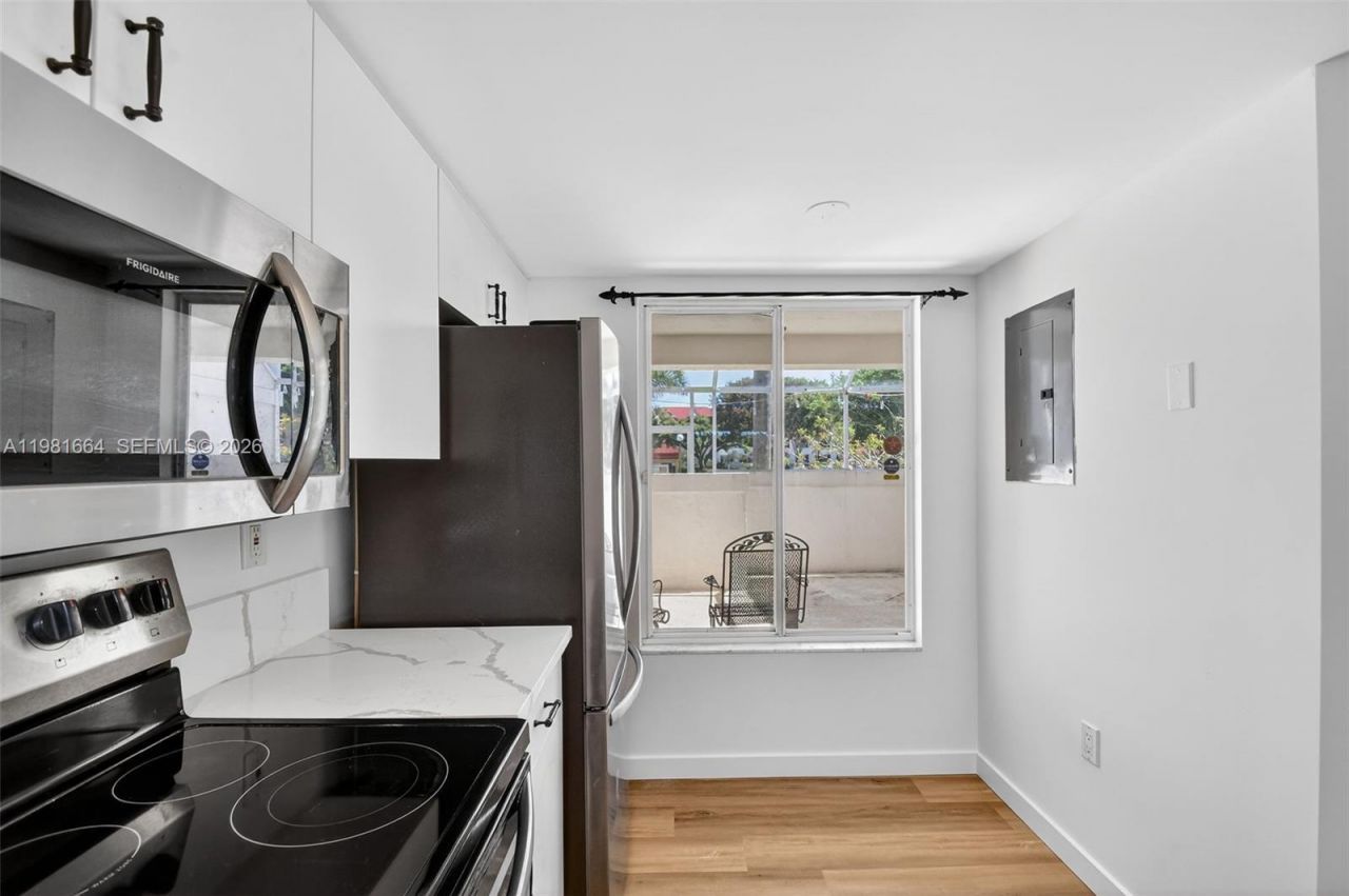 101 E Half Moon Cir, Unit B, Hypoluxo, FL 33462 Photo