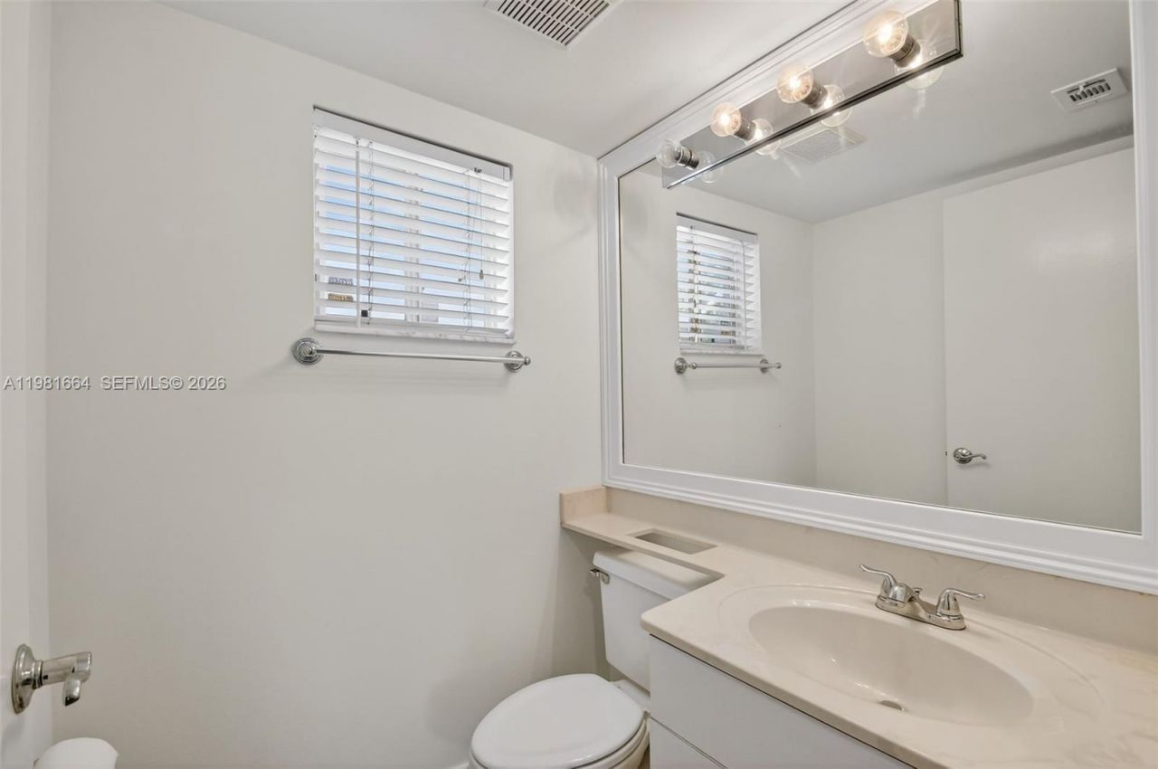 101 E Half Moon Cir, Unit B, Hypoluxo, FL 33462 Photo