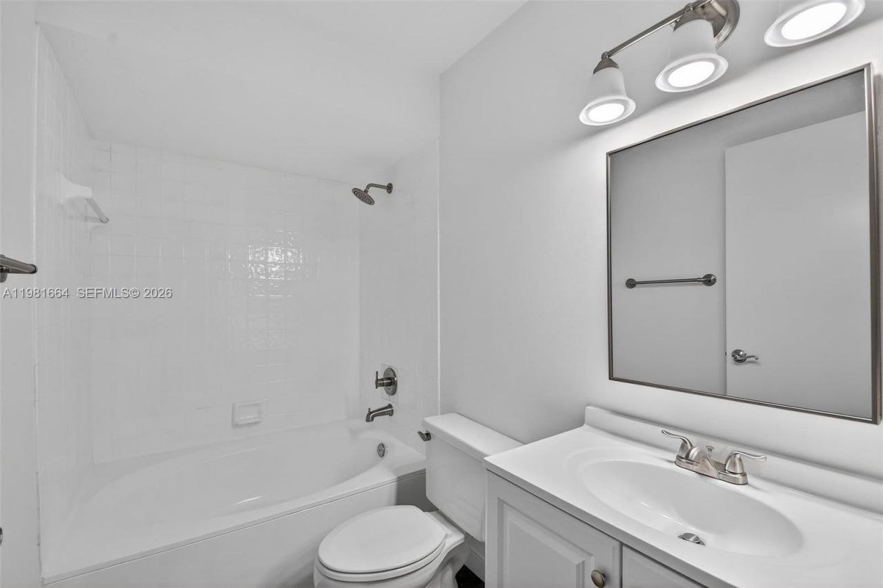 101 E Half Moon Cir, Unit B, Hypoluxo, FL 33462 Photo