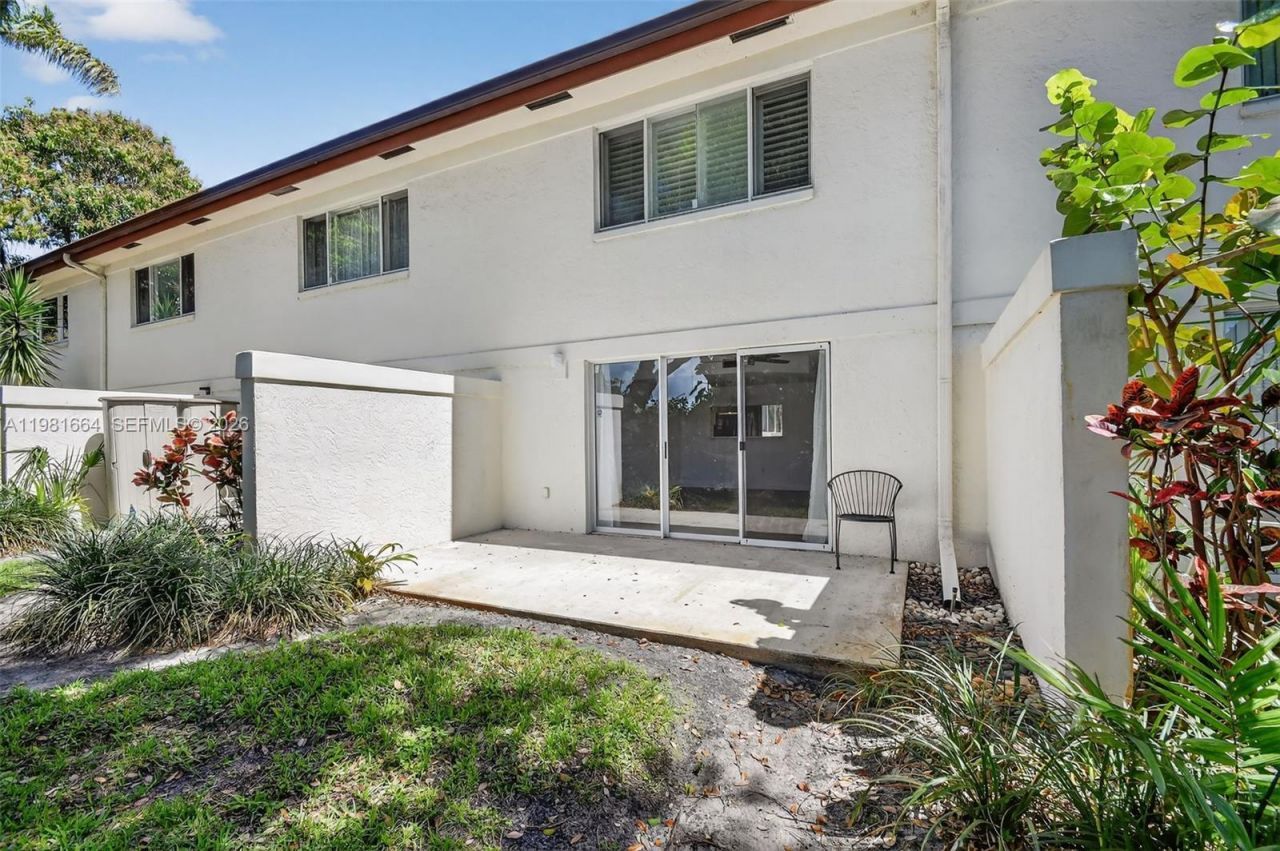 101 E Half Moon Cir, Unit B, Hypoluxo, FL 33462 Photo