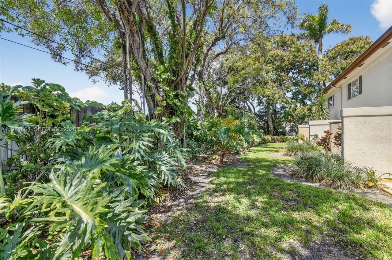 101 E Half Moon Cir, Unit B, Hypoluxo, FL 33462 Photo