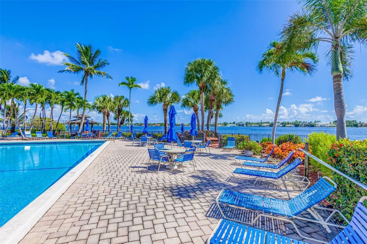 101 E Half Moon Cir, Unit B, Hypoluxo, FL 33462 Photo