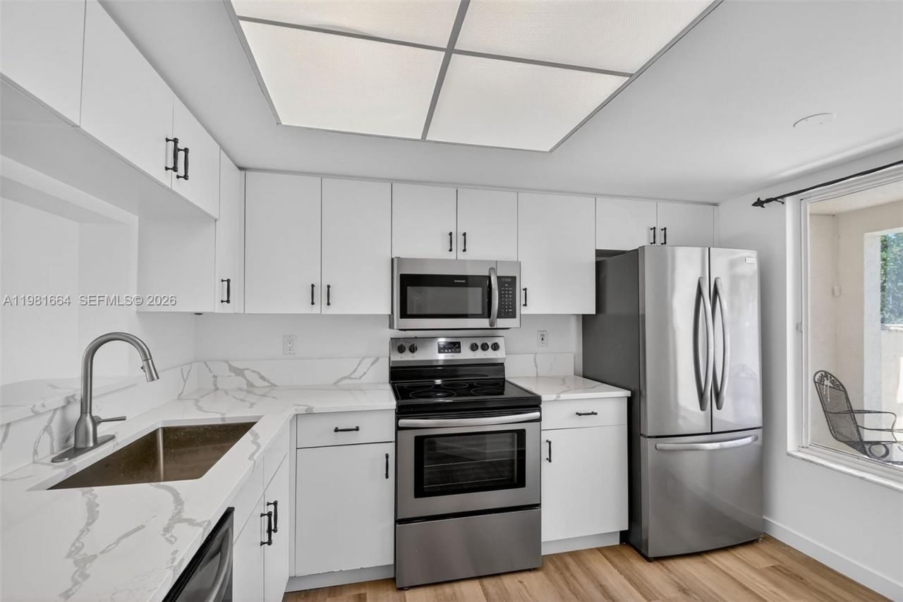 101 E Half Moon Cir, Unit B, Hypoluxo, FL 33462 Photo