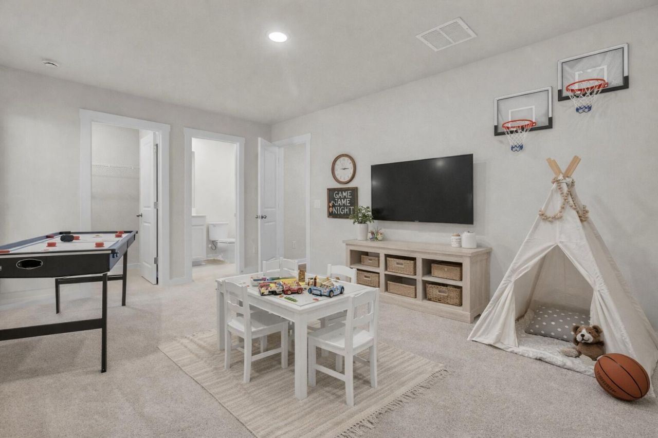 412 Caledon Court Photo 33