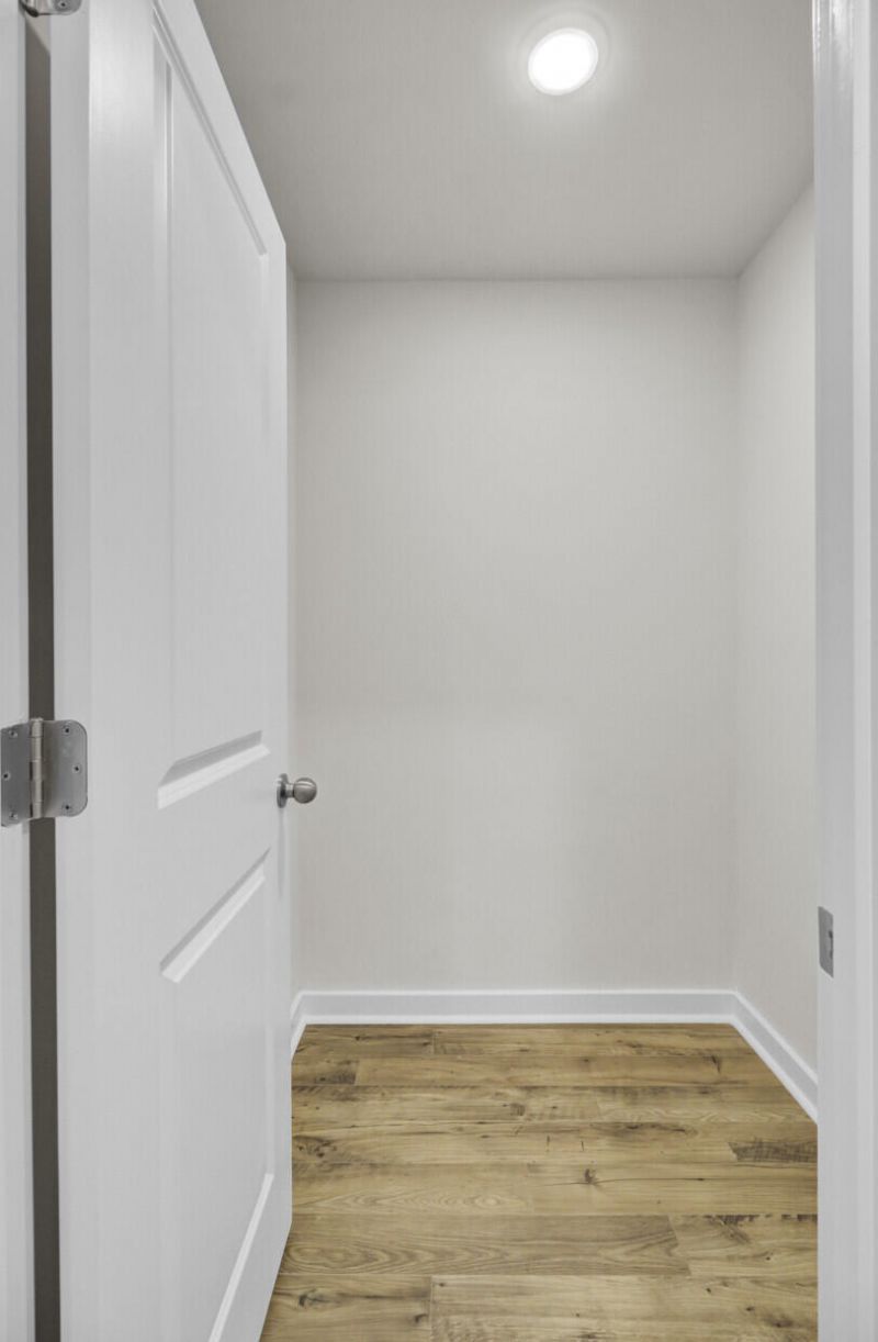 412 Caledon Court Photo 37