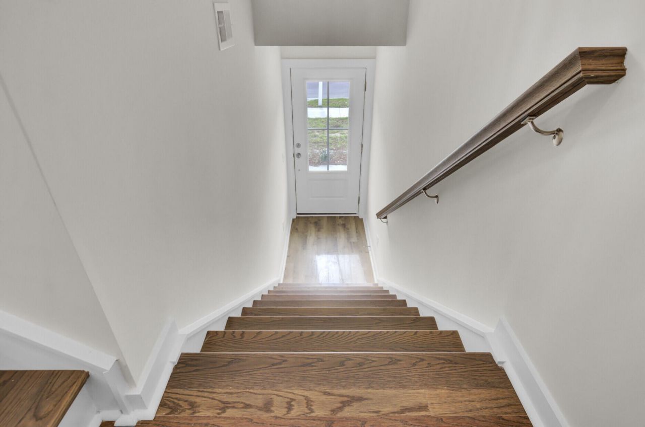 412 Caledon Court Photo 6