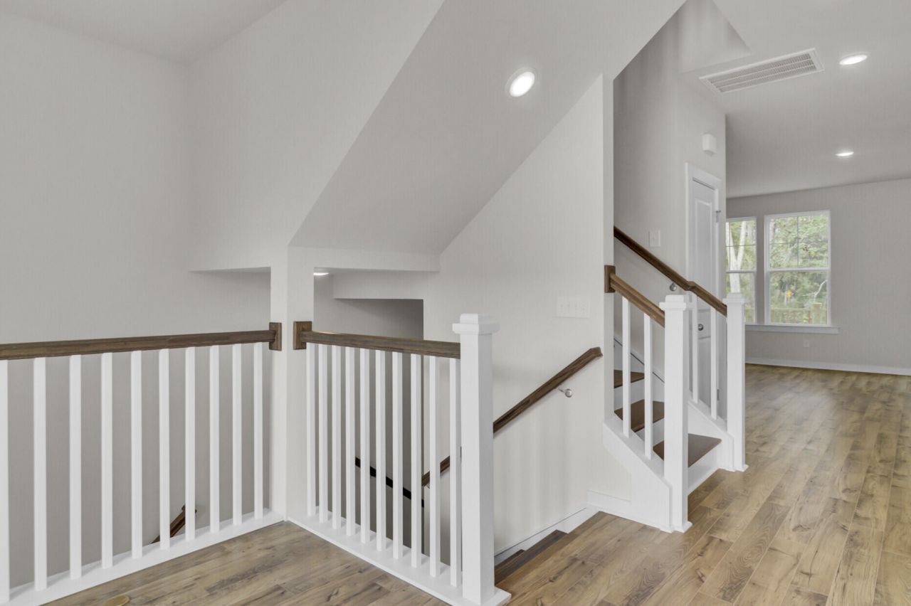 412 Caledon Court Photo 7