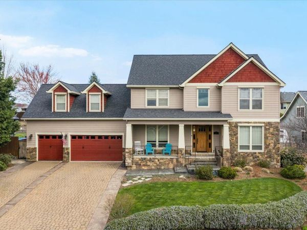 637 Oak Wood, Eagle Point, OR 97524