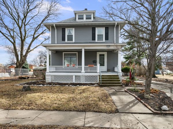 817 Grant Street, Bettendorf, IA 52722